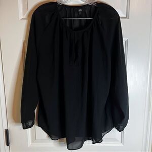 Mossimo Cute Flowy Blouse Size‎ XL. Unique Sleeves.  New Condition.